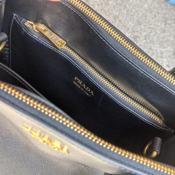 Prada Saffiano Large Bag (Brand New) - Picture 4 of 7
